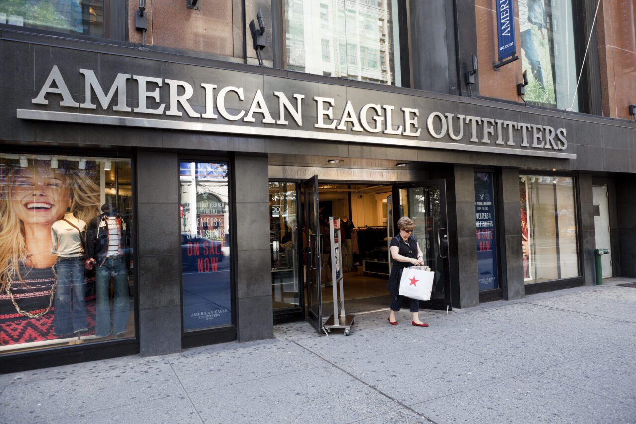 American Eagle to roll out new inventory tracking system at 500 stores.